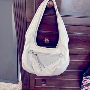 Cute handbag, lots of room